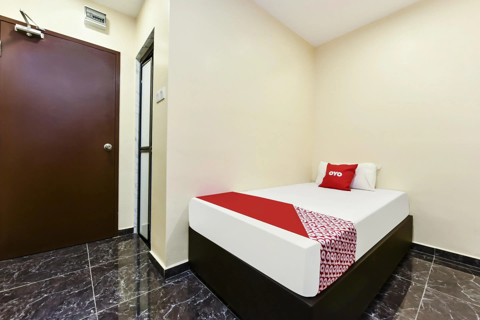 Th Hotel by OYO Rooms