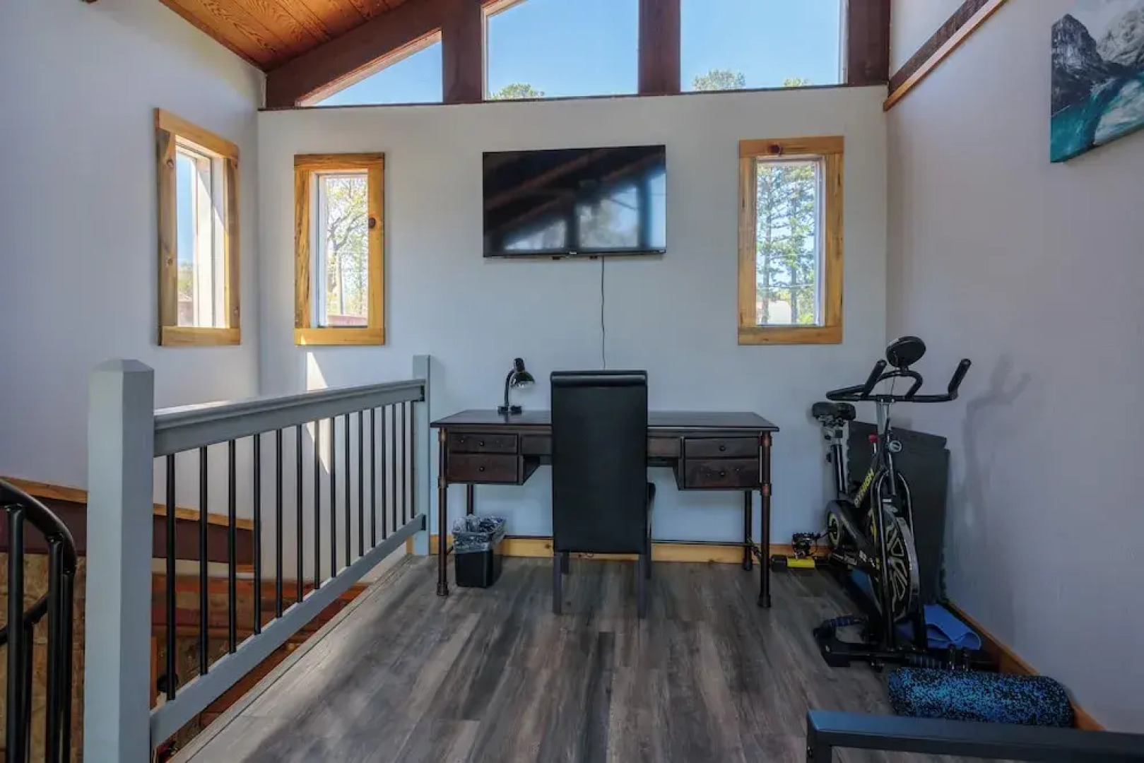 Hot Tub & Mini Golf: Mtn-view Haven in Kodak!