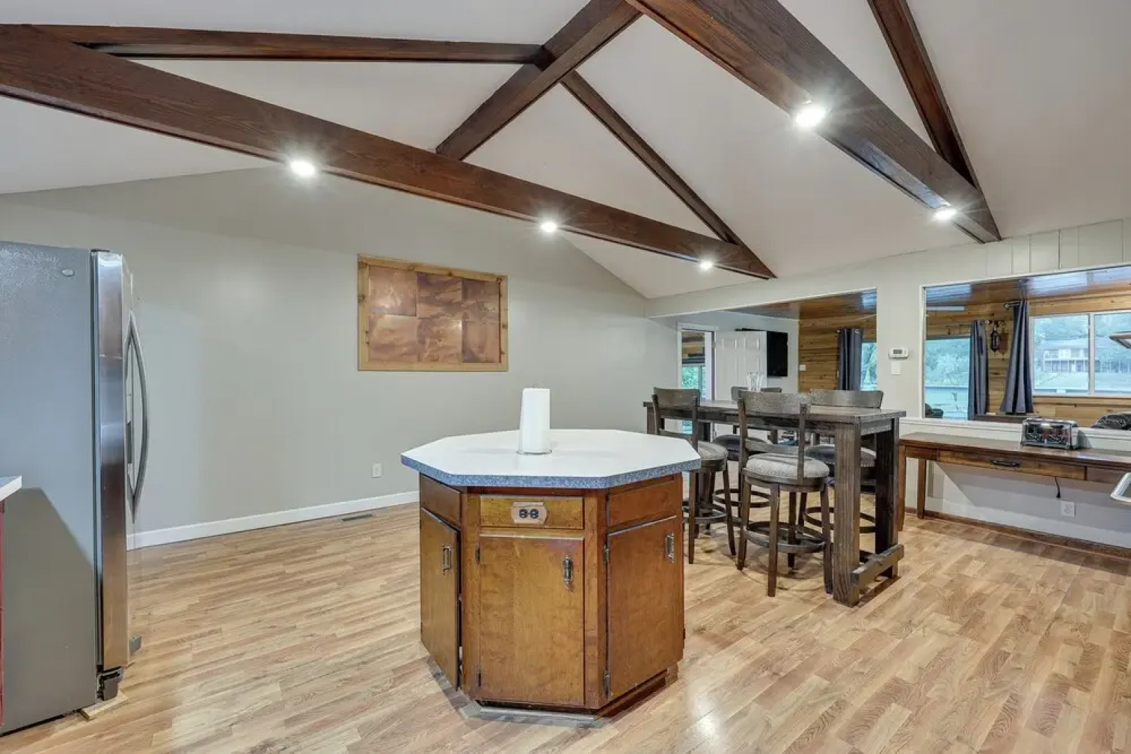 Spacious Hot Springs Lakehouse on Lake Hamilton!