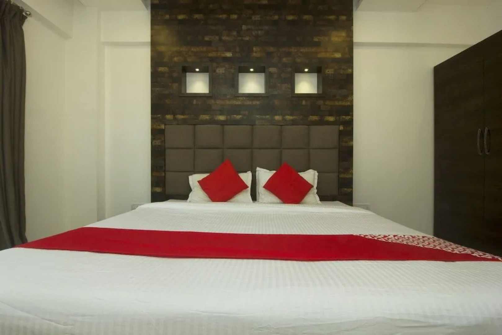 OYO 22919 Blue Roof Sea Side