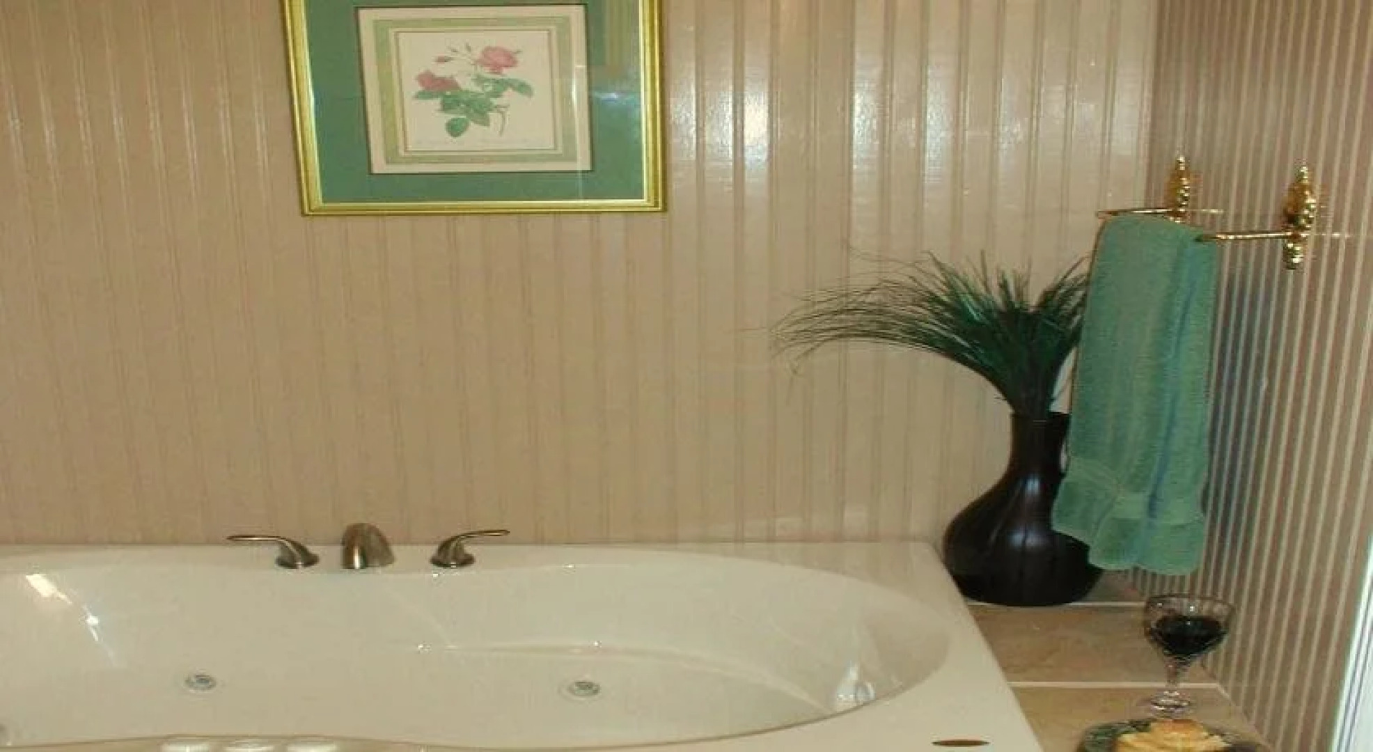 Pomegranate House & Cottages B&B