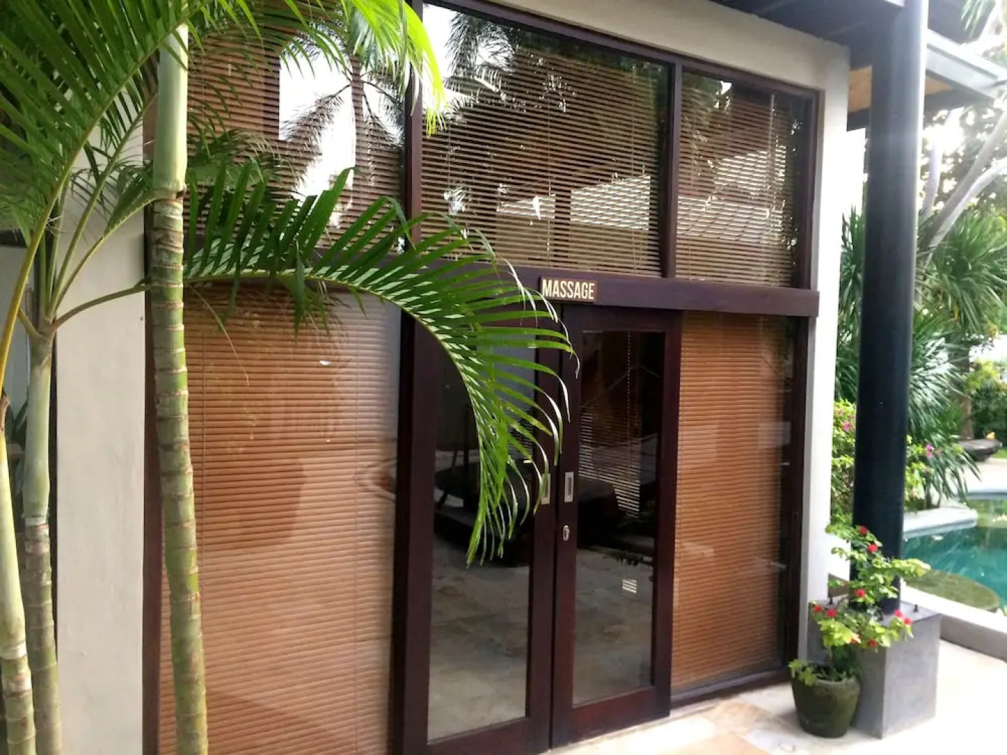 Wave House - Surf Camp