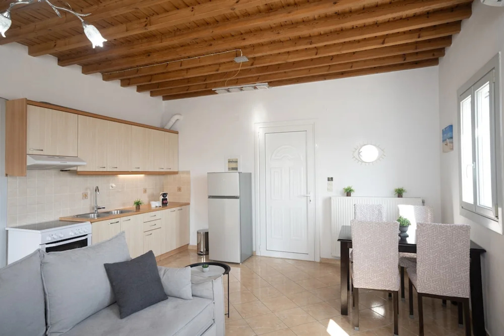 1 Bd Emerald Apt w Sparkling Shared Pool