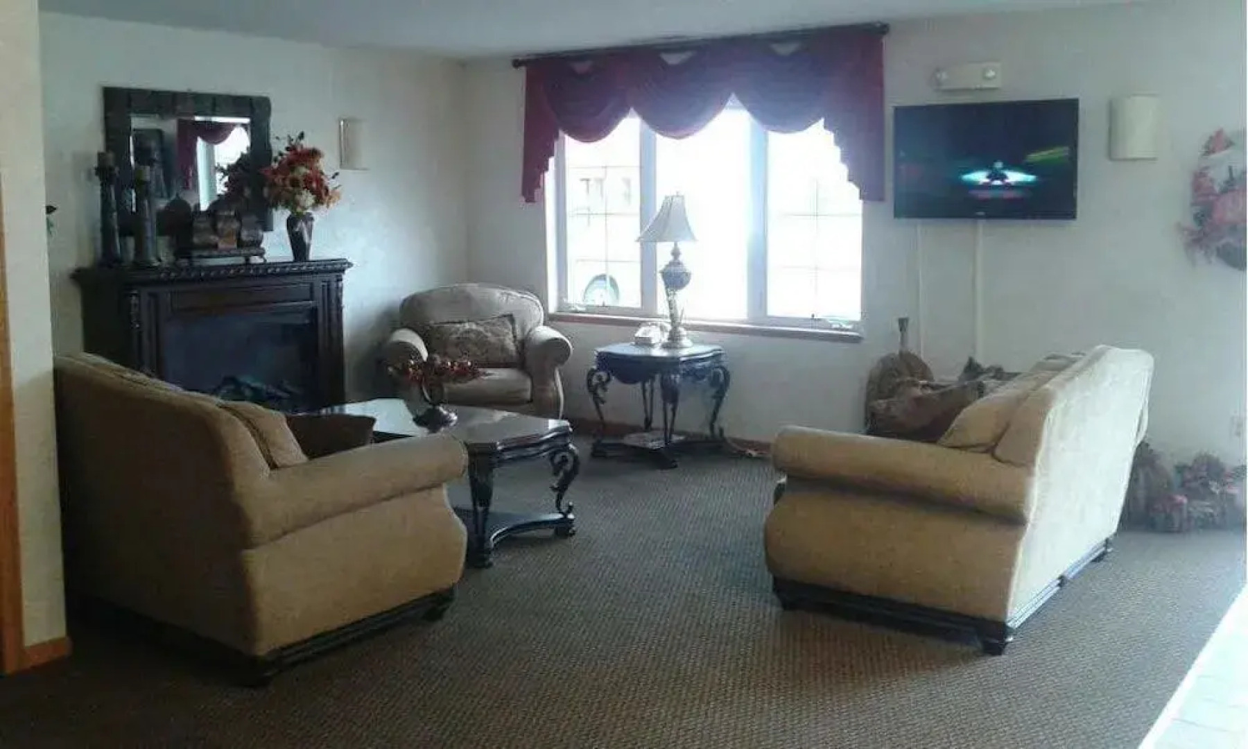 Budget Host Inn & Suites