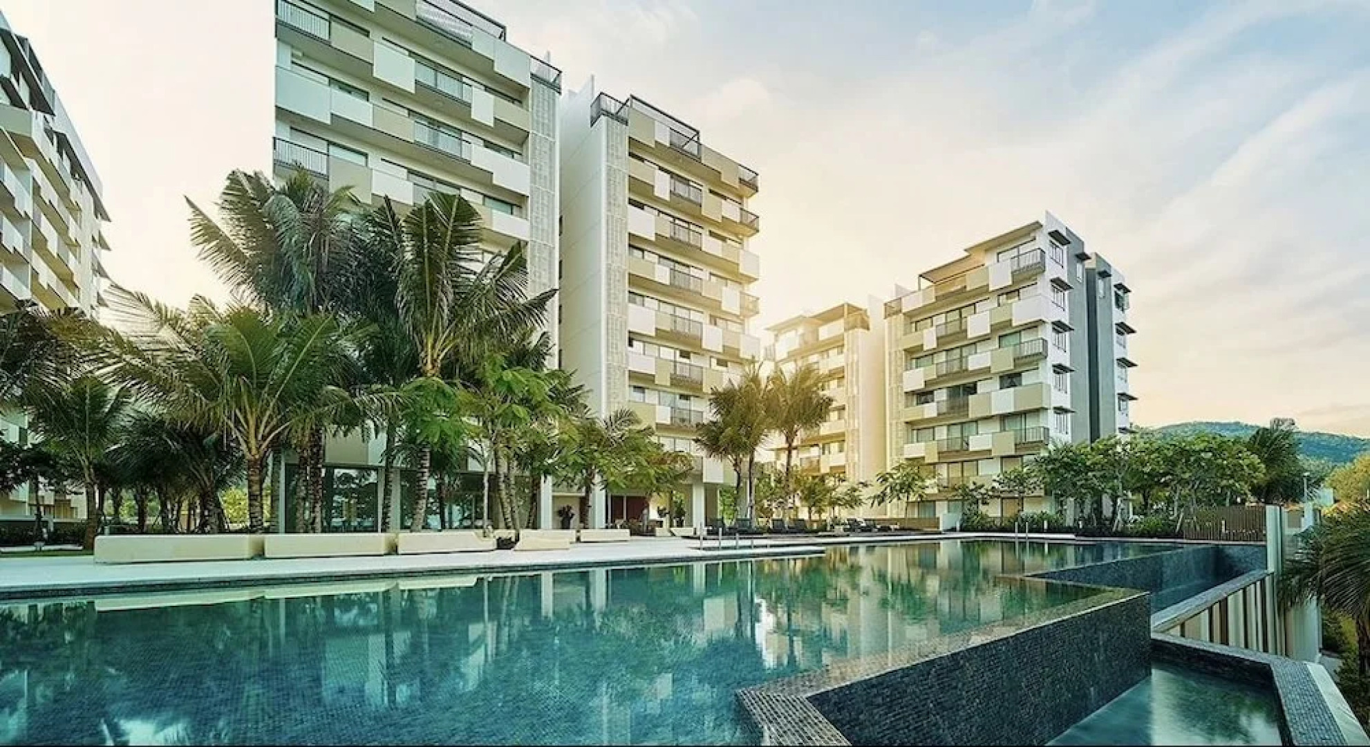 2 Bedrooms Apartment By The Sea