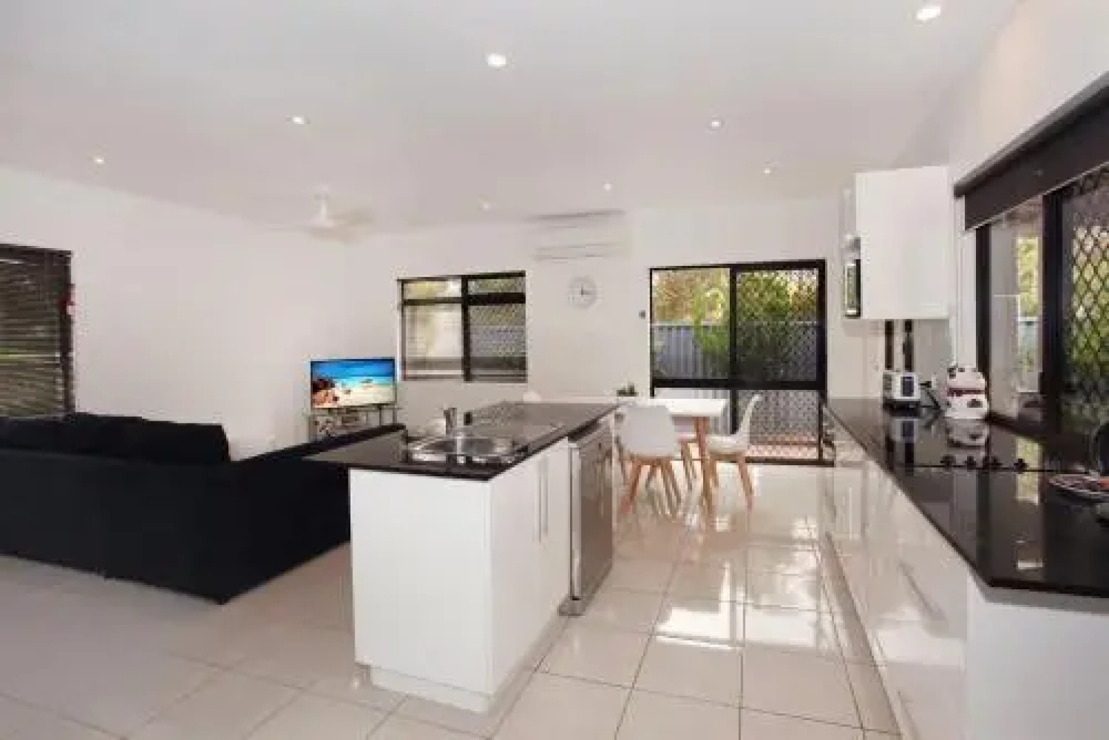 6 Petrie Ave, Marcoola, Pet Friendly, Linen supplied