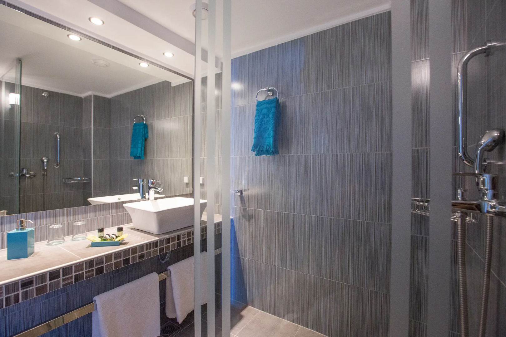 Golden Coast Hotel & Bungalows - All Inclusive