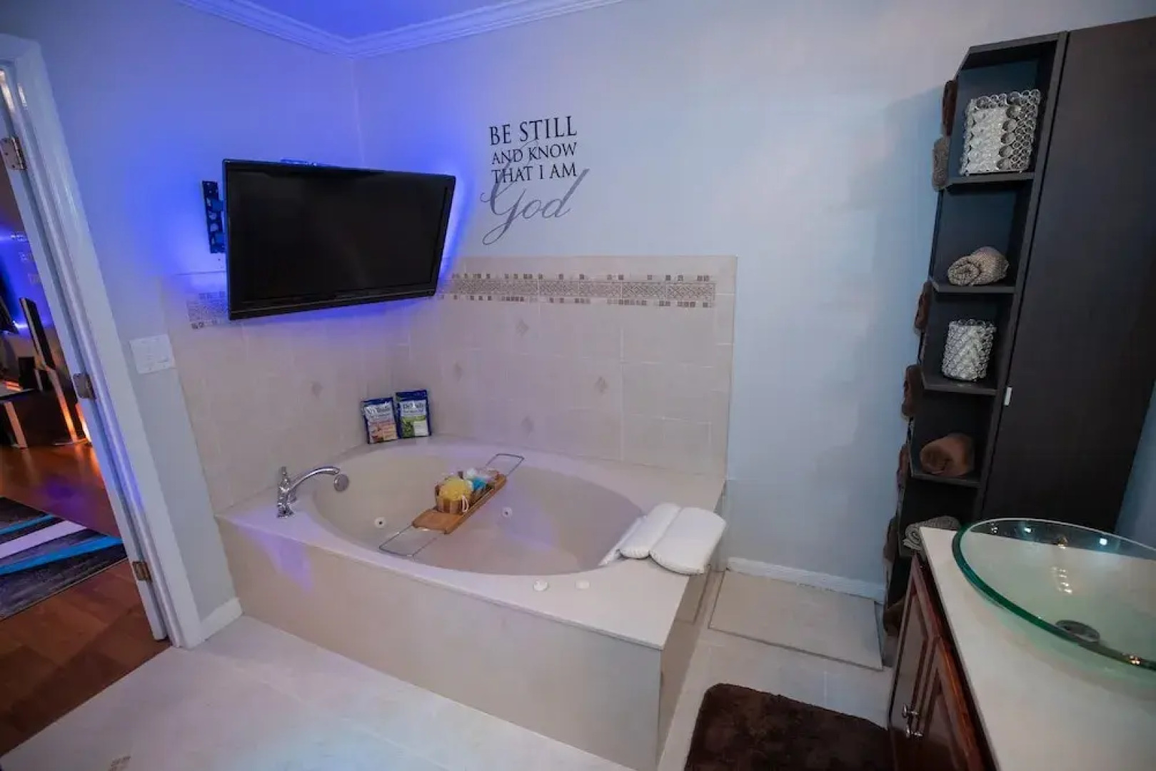 Gorgeous Urban Oasis W/hot Tub, Heated Pool And Private Movie Theater 3 Bedroom Home by RedAwning