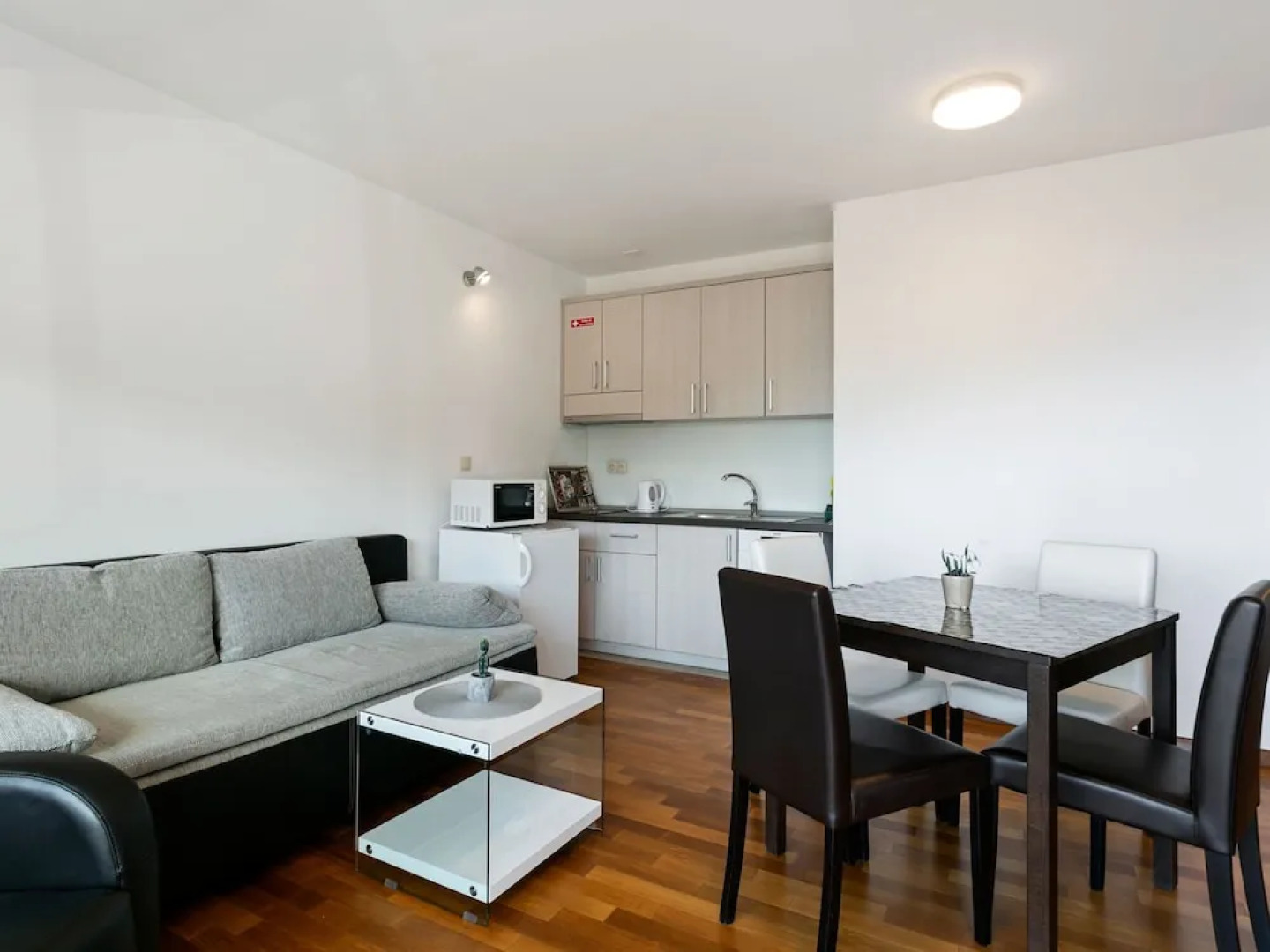 Delightful Apartment in Drvenik With Balcony