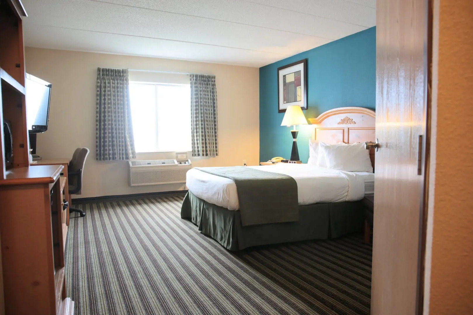 American Inn and Suites