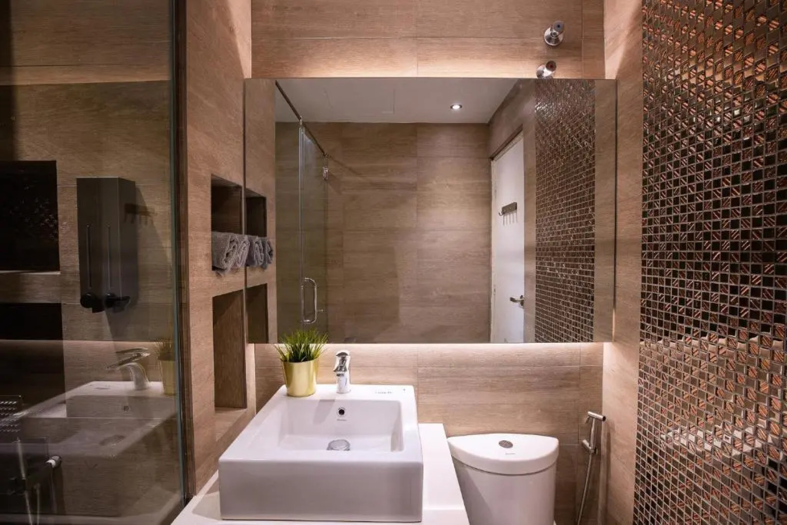 Lovely 1-bedroom condo with pool