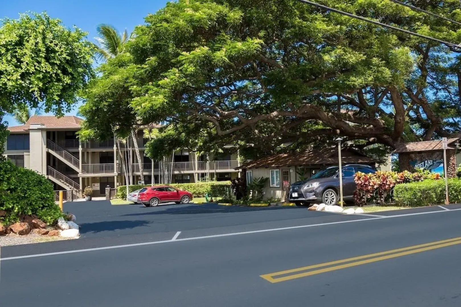 Noelani 401 OF 1 Bedroom, 2 Bath Condo by Redawning