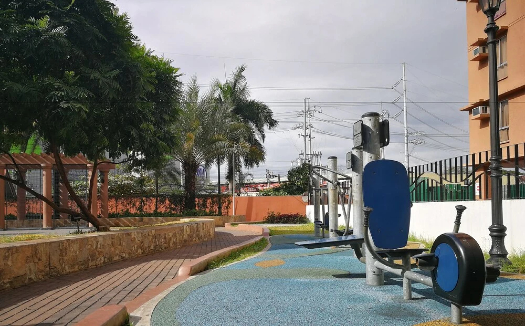 Cozy Condo Studio Near Airport with Wifi