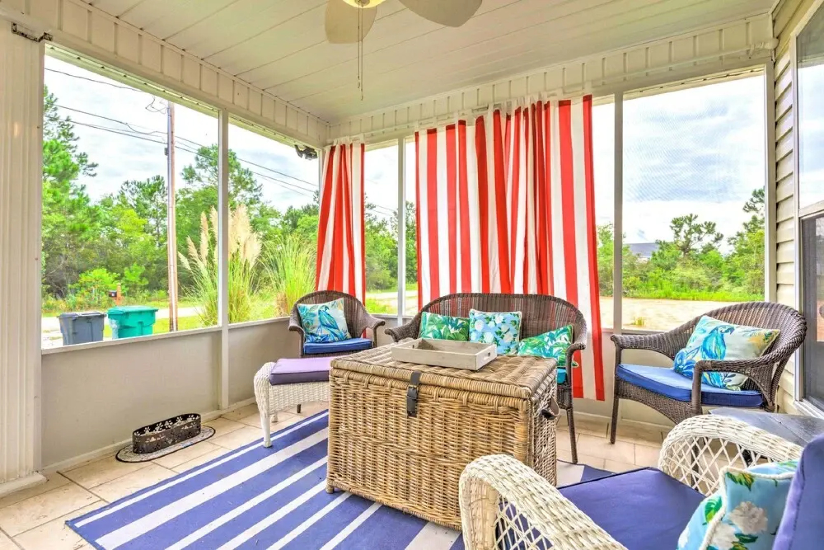 Secluded 'La Mer Cottage' < 1 Mi to Beach!