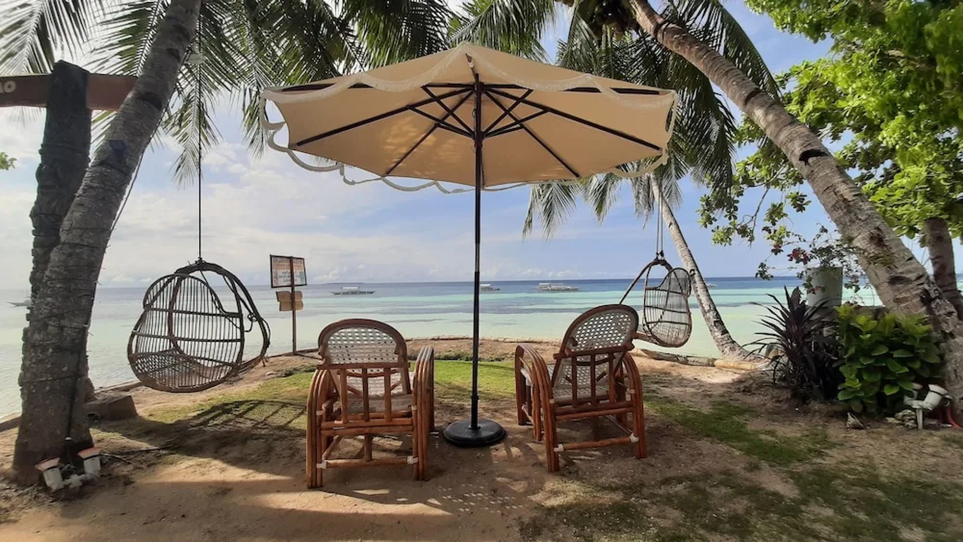 On Board Panglao Beach Hostel and Resort