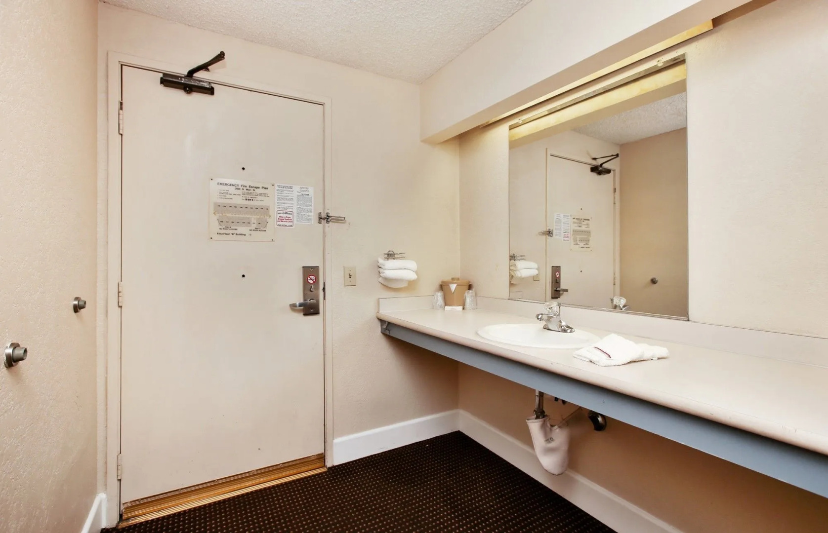 Red Roof Inn Santa Ana