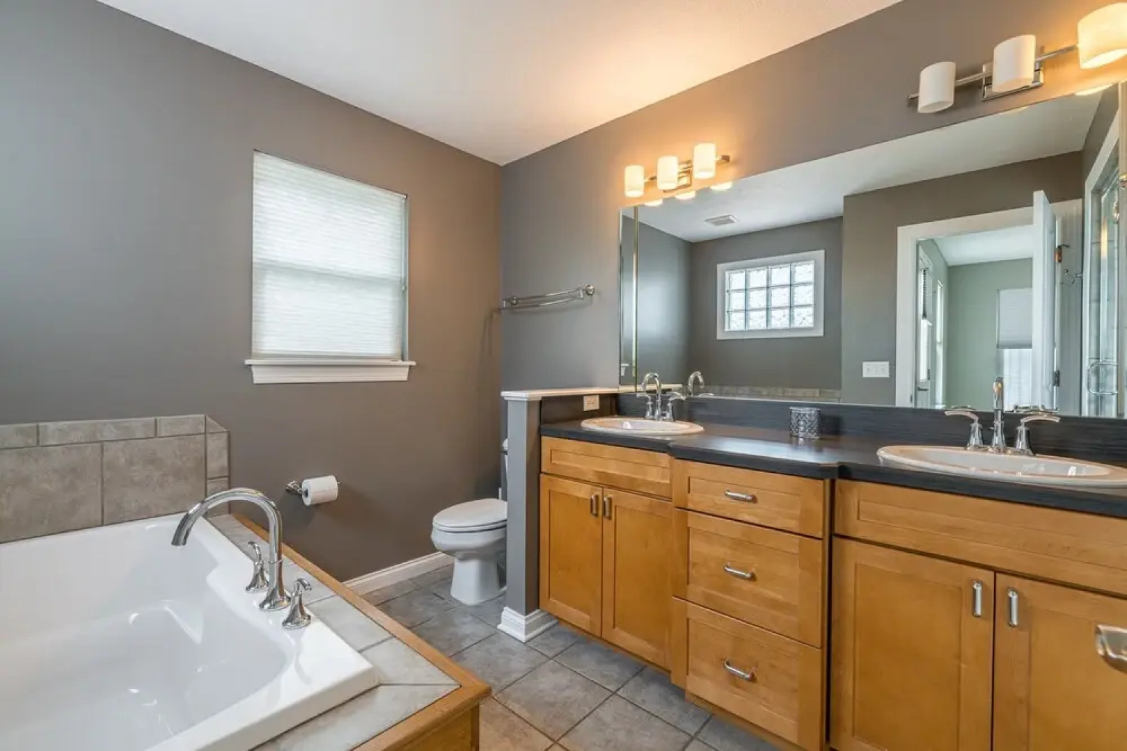 Central Cleveland Gem W/ Direct Skyline View! 2 Bedroom Home by Redawning