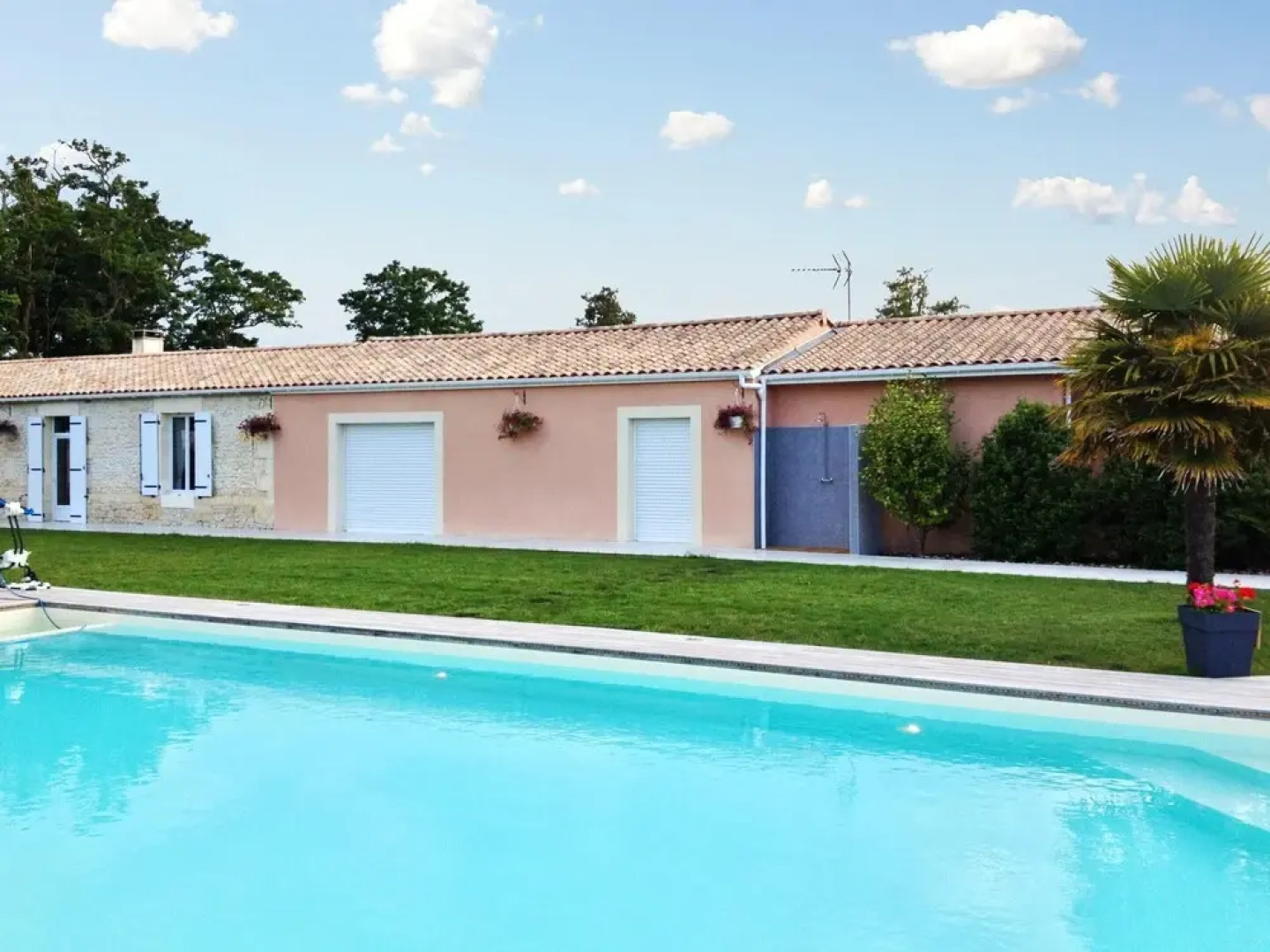 Villa With 5 Bedrooms in Saint-germain-d'esteuil, With Private Pool, Enclosed Garden and Wifi - 20 km From the Beach