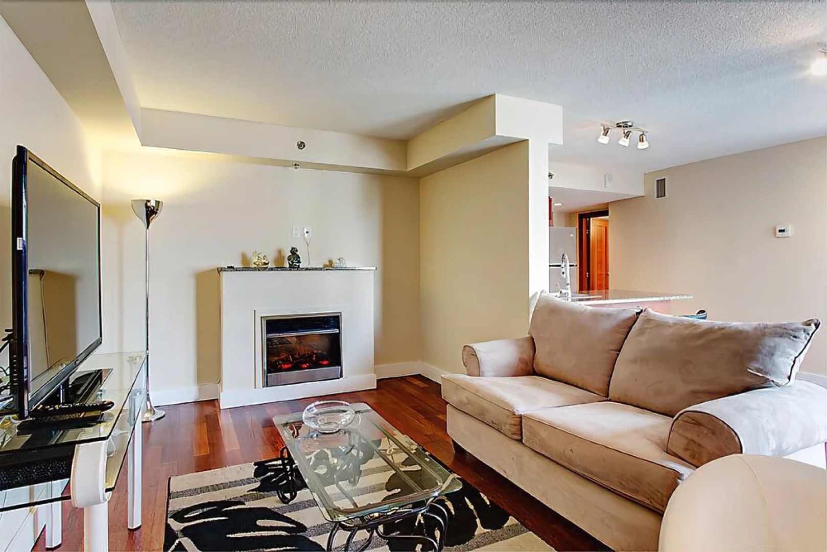 Downtown Suites by Hometrotting