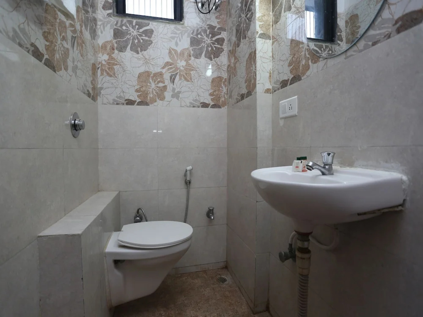 OYO 26931 Madhav Bhavan