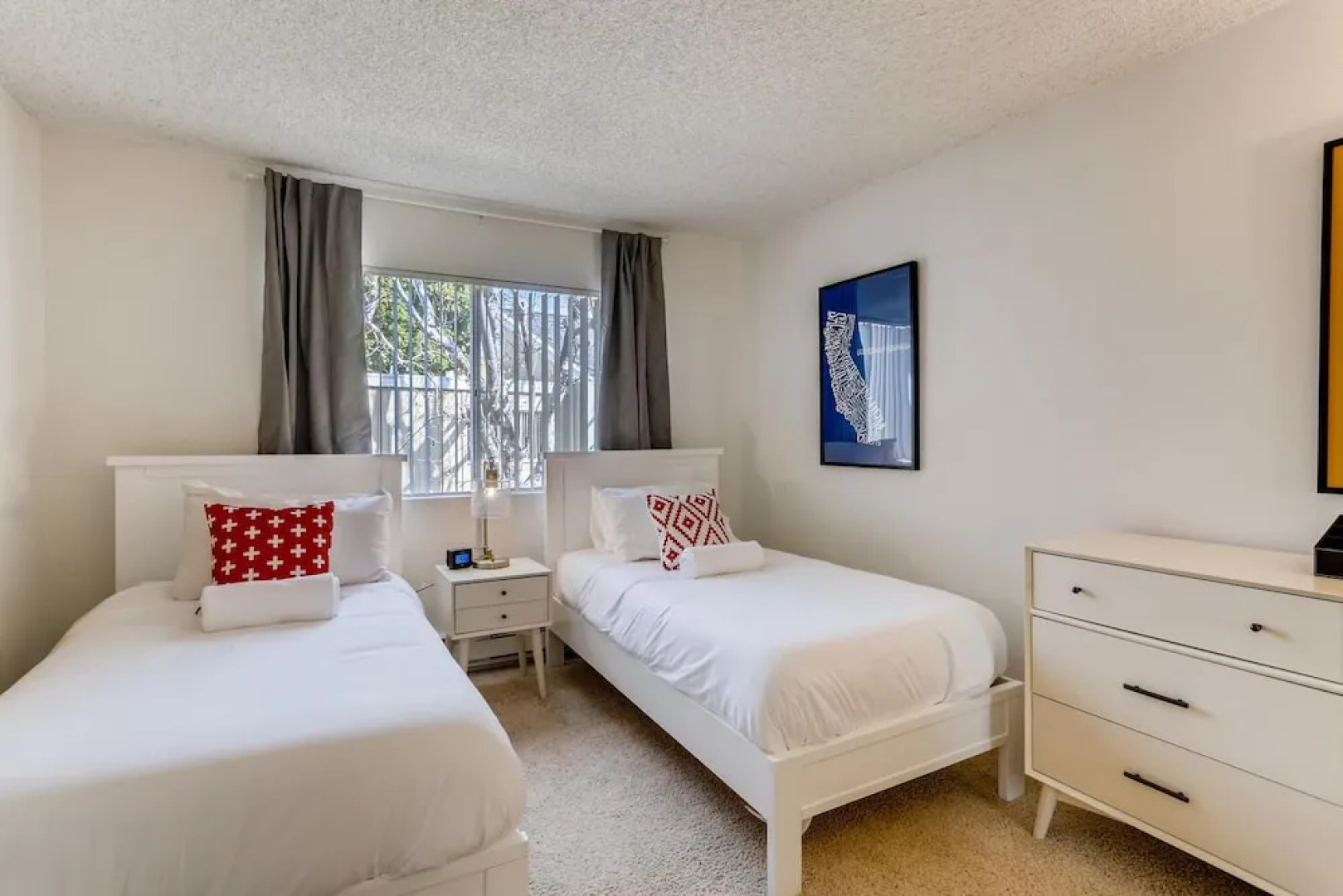 Escape At The Beach - Near Ritz Carlton - Private Entrance - 2BR - Fast WIFI - Free Parking! (MB2)