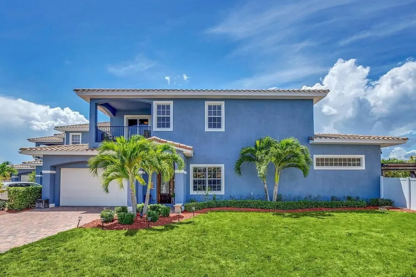 Upscale Private Home 10-min Walk to Canova Beach