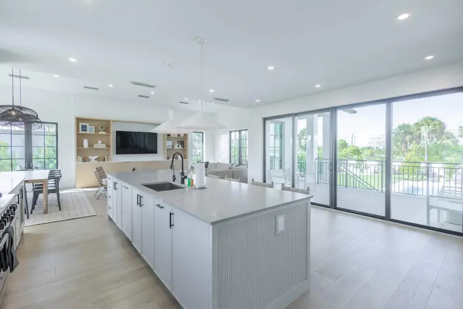 Brand New Catchlight House With Private Pool