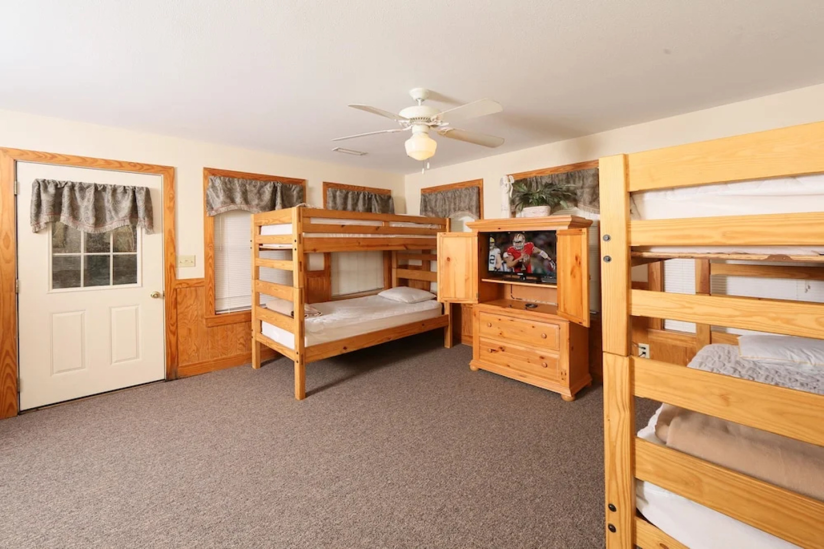 Wildwood Falls 4 3 Br cabin by RedAwning