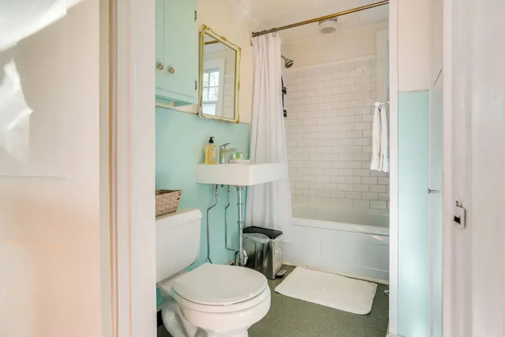 Walk to Monument Beach: Cape Cod Cottage w/ Grill