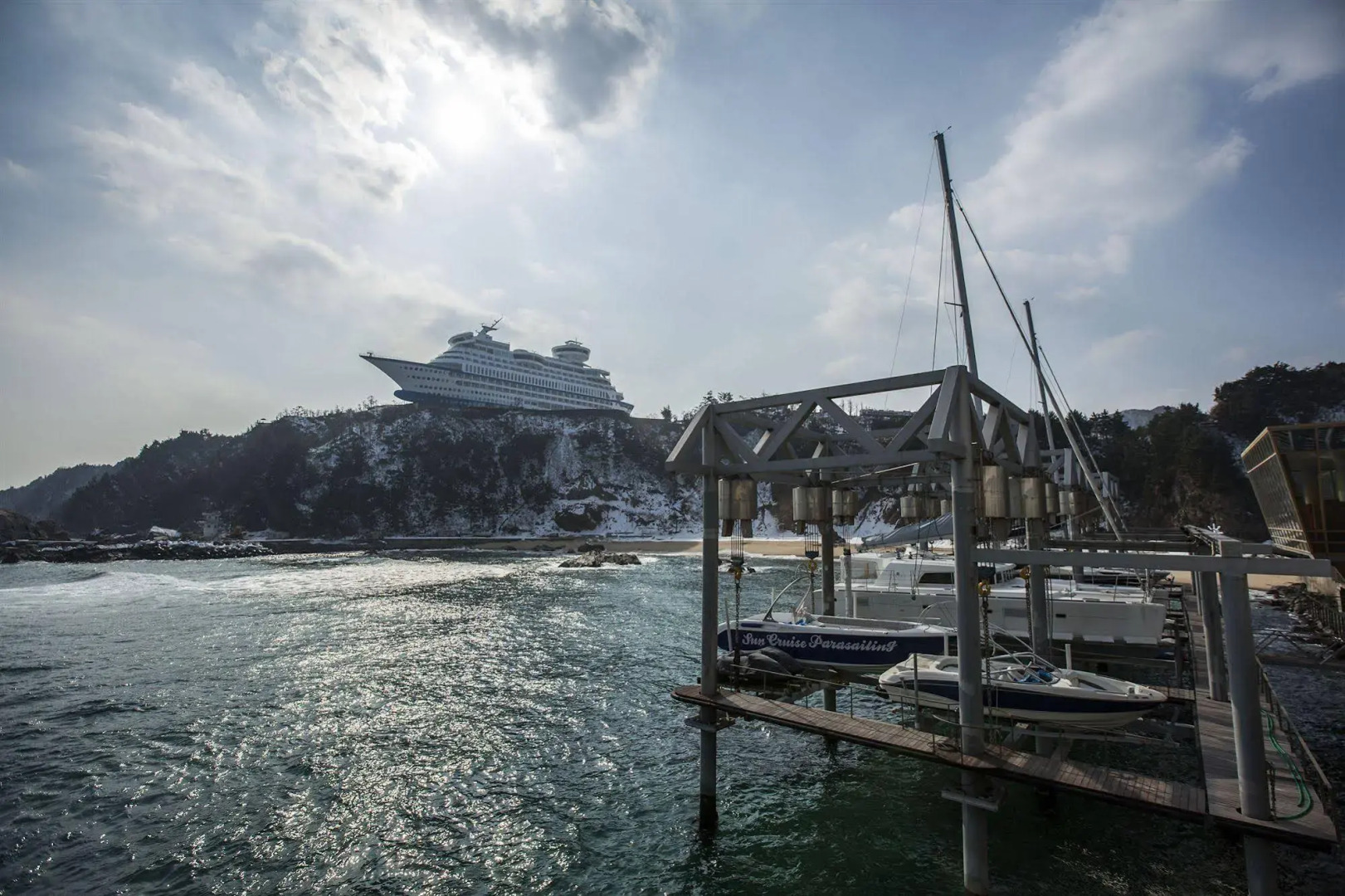 Sun Cruise Resort and Yacht