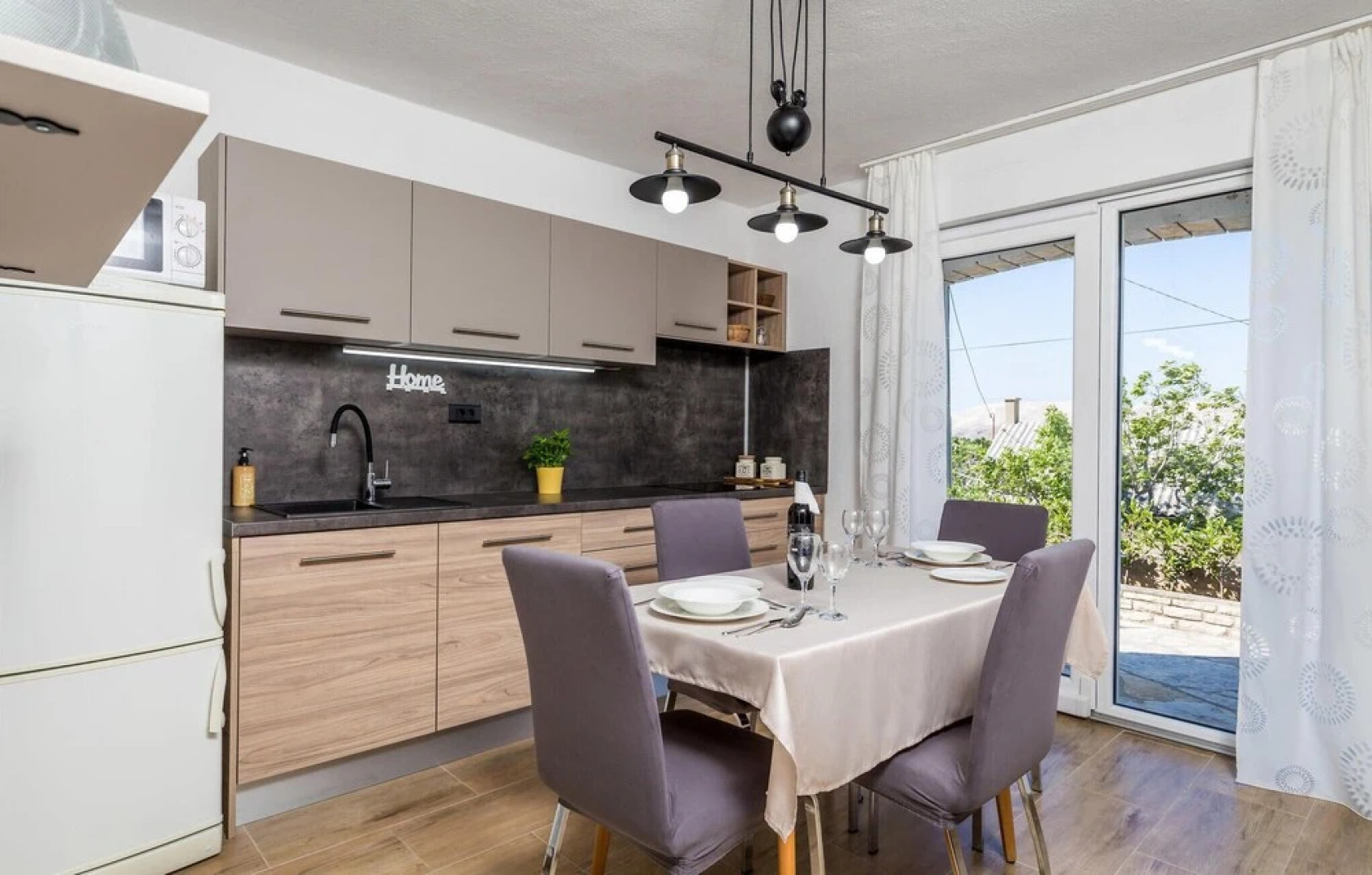 Nice Home in Karlobag With Wifi and 2 Bedrooms