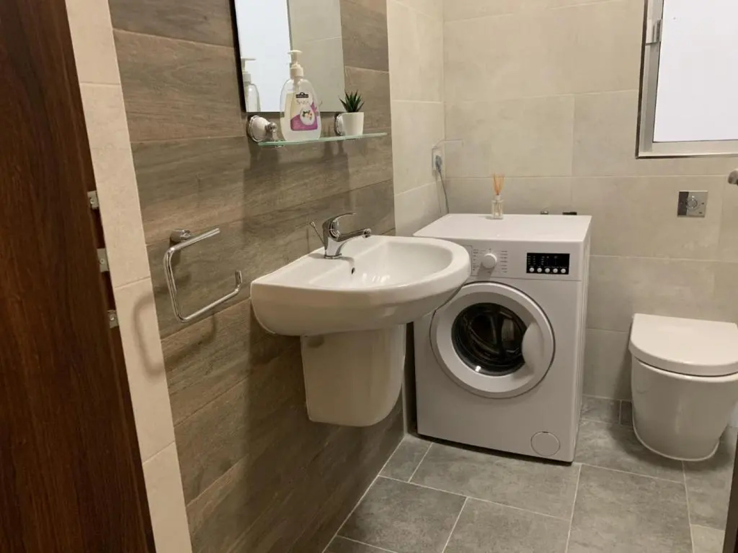 Large apartment close to rocky beach MCRE1-1