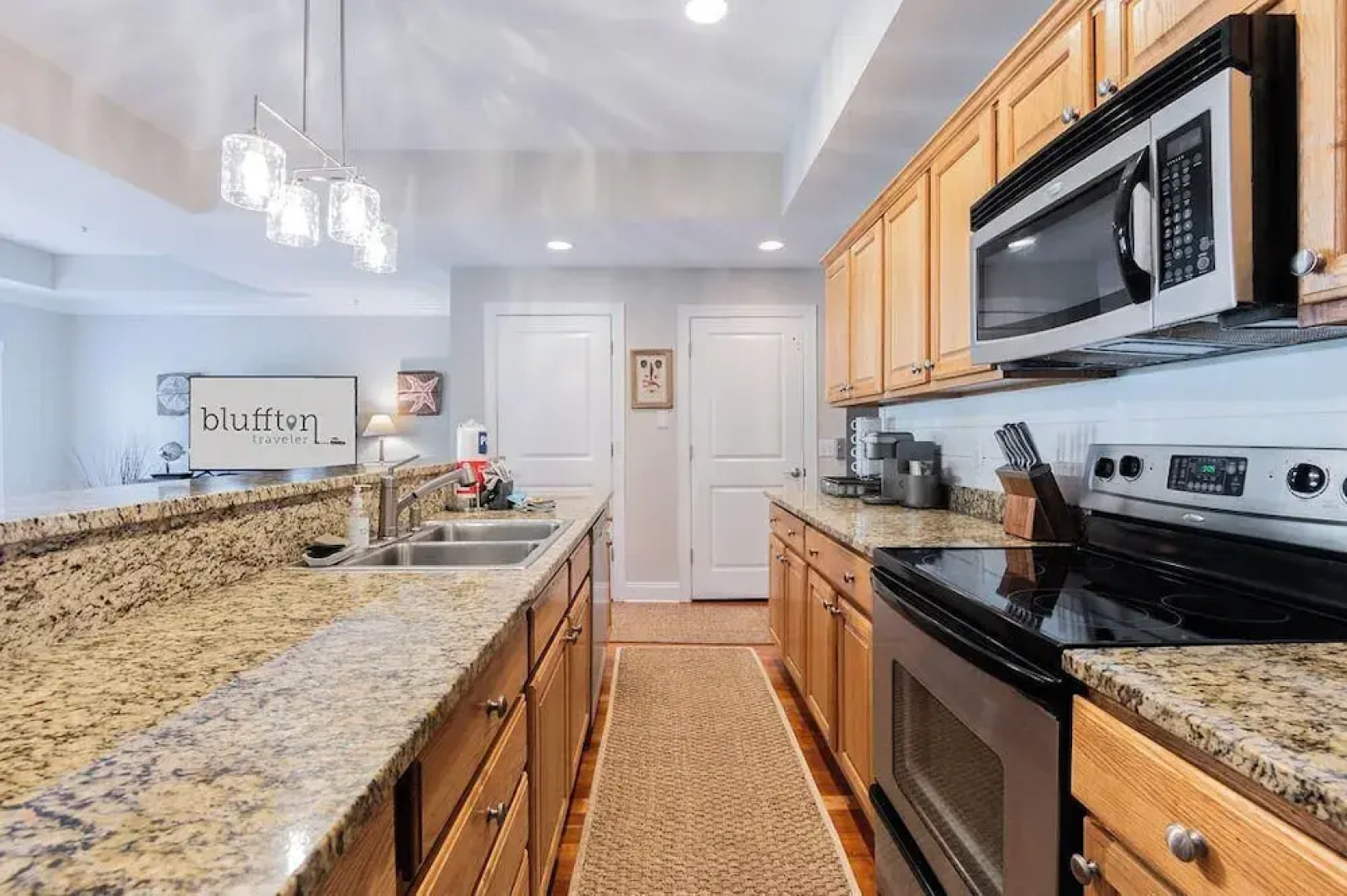 Pearl of the Promenade - Old Town Bluffton, SC 2 Bed Townhome in Prime Location