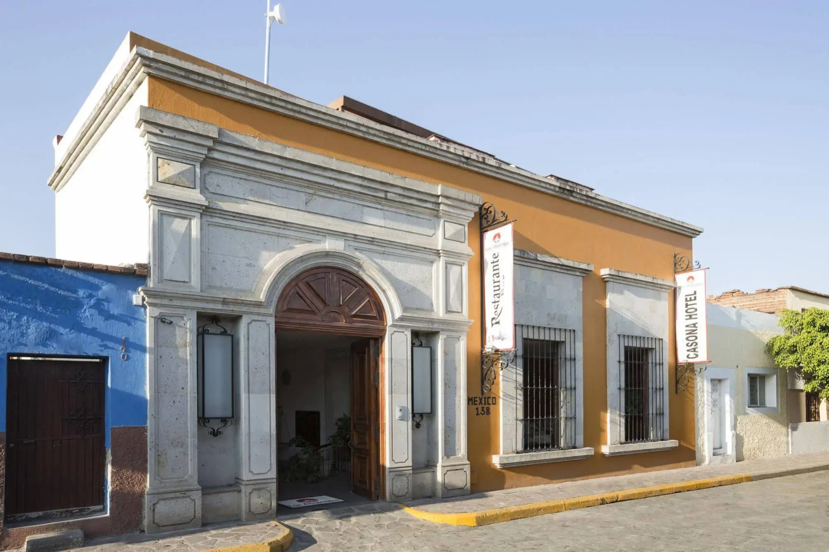 Los Abolengos, Grand Class Casona Hotel