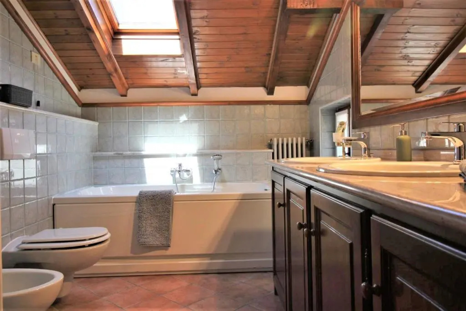 A Lovely Picture on the Lake