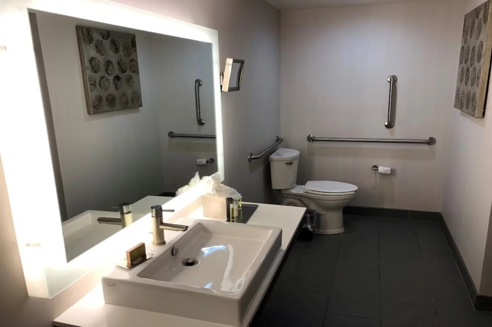 DoubleTree by Hilton Omaha Southwest