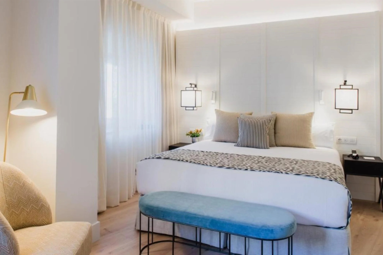 Отель Molina Lario