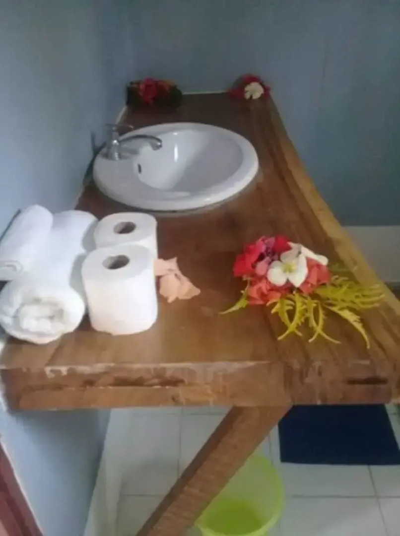 Safe Landing Eco Lodge