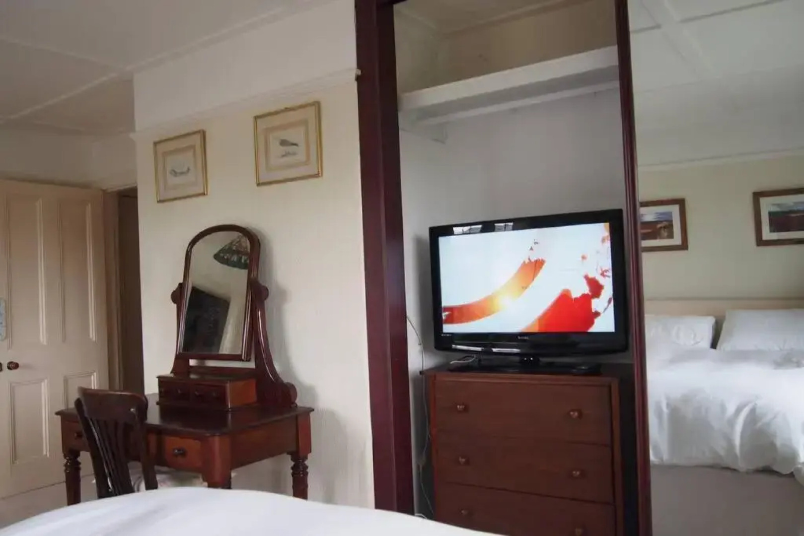 Hectors House comfortable 4 bed house in mature gardens