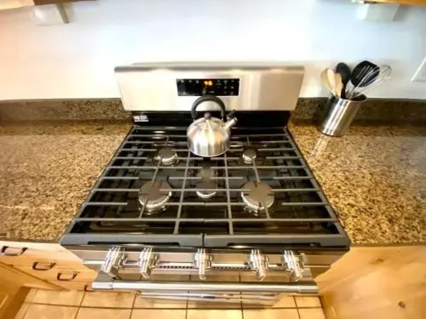 Raspberry Garden Inn & Suites