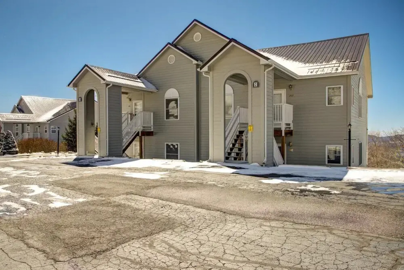 VCI - Southcrest Condominiums #i102