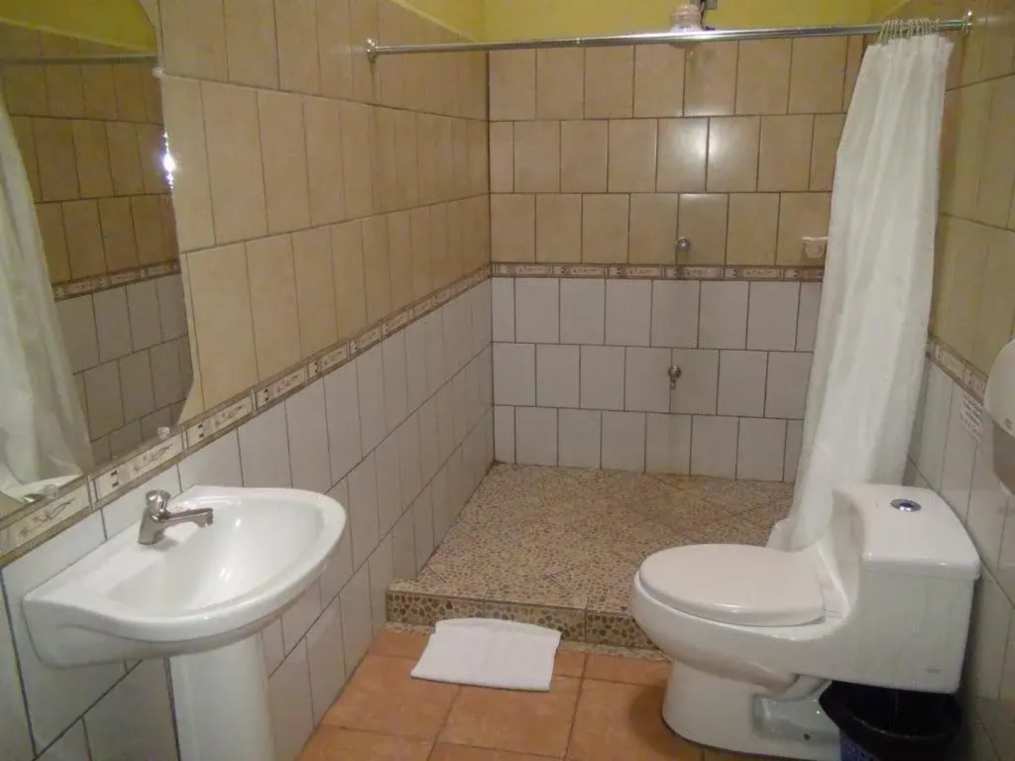 Hotel y Cabinas el Edï¿½n del Este