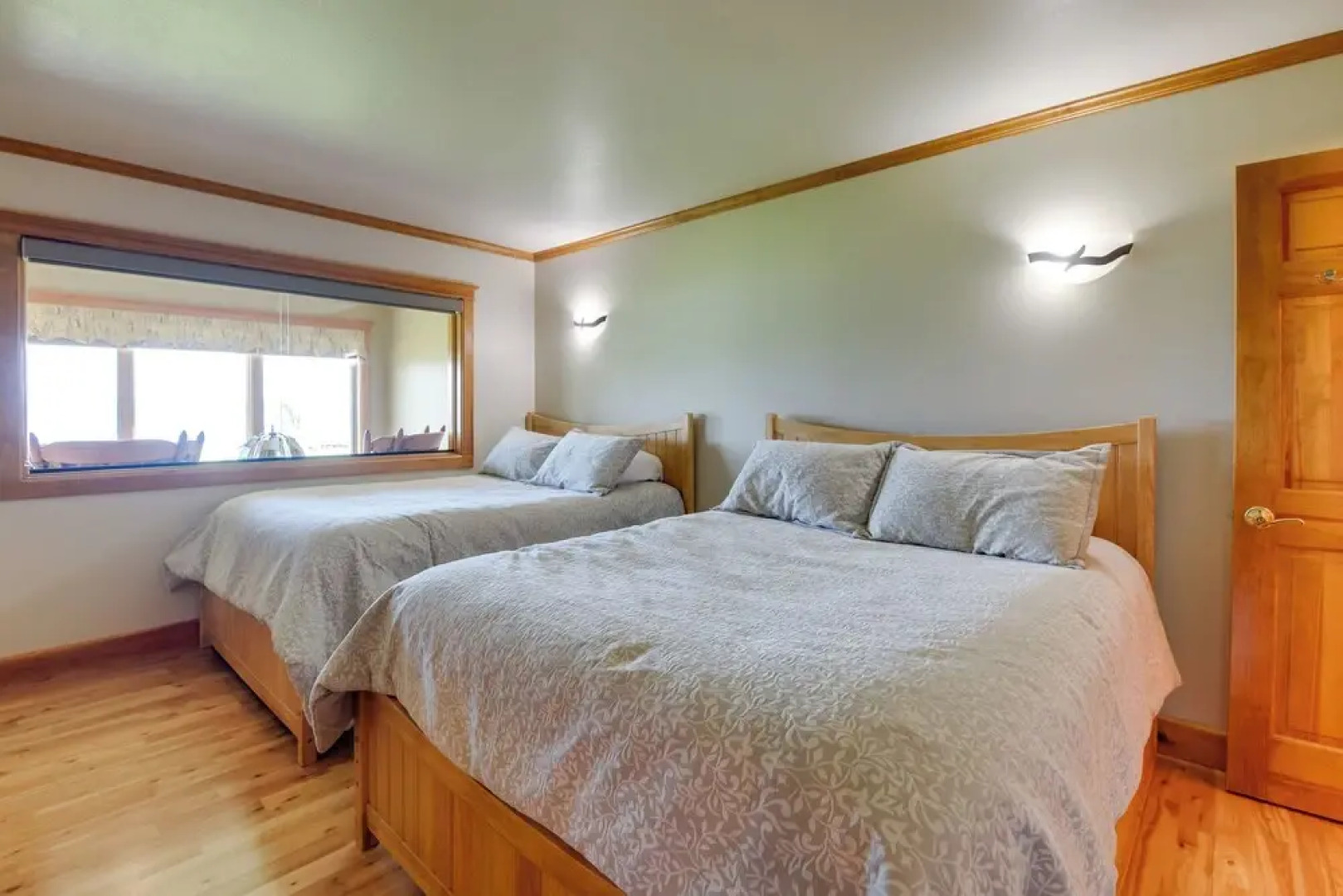 Pool Access: Waterfront Lake Memphremagog Condo!