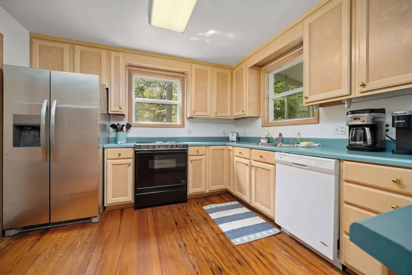 Secluded Waterfront Retreat for 23 Dock, Pets OK