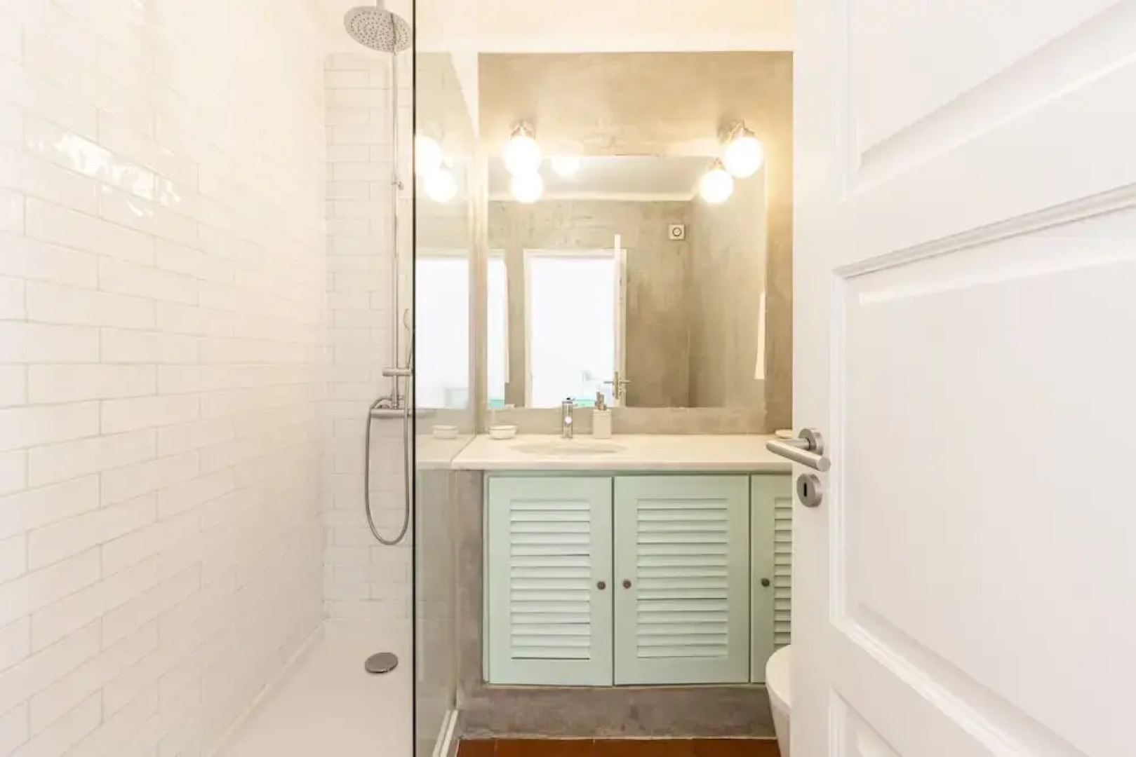 Coastal Charm Chalet by Cadenzalux