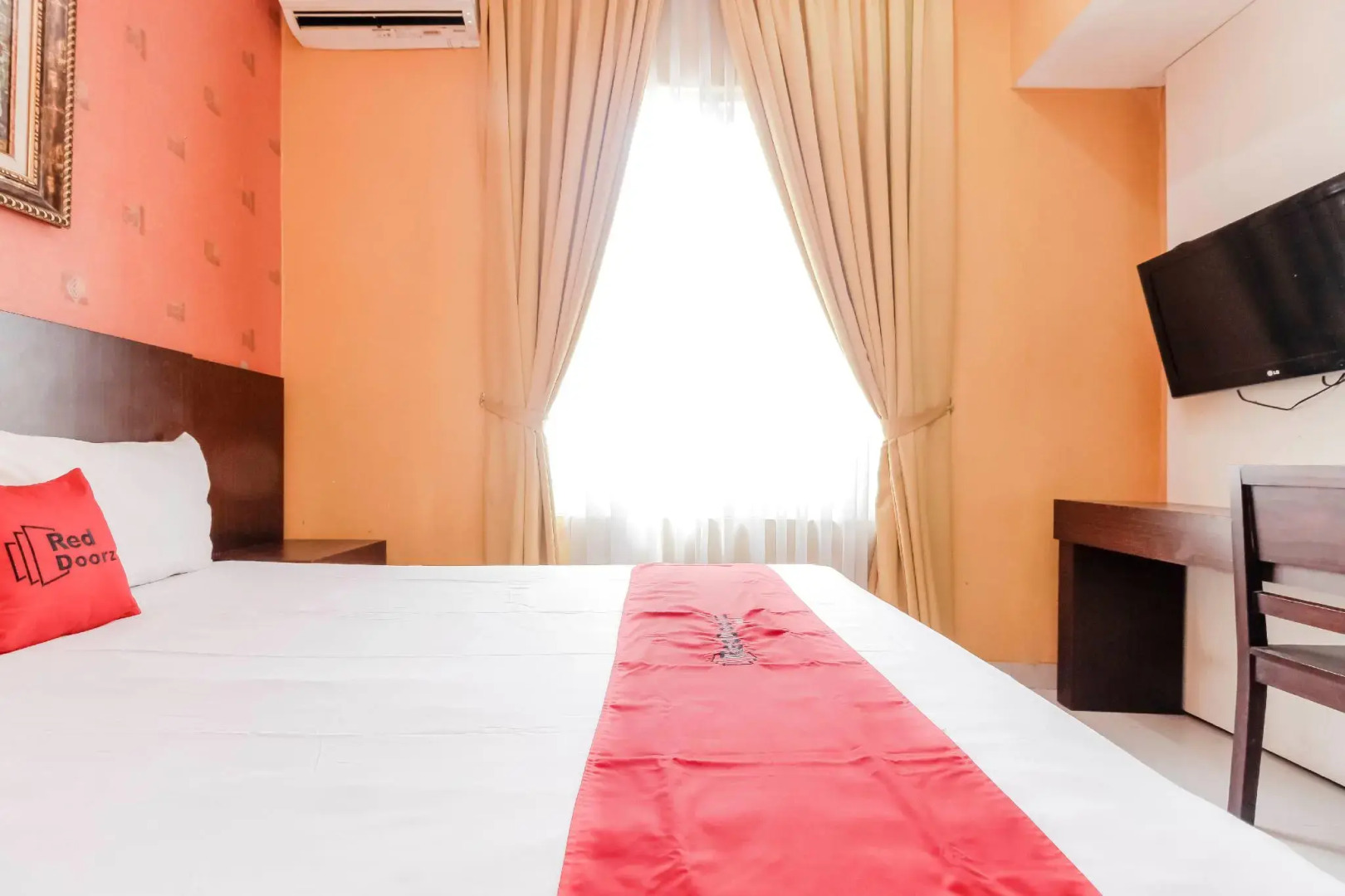 RedDoorz Near Pasar Pagi Cirebon