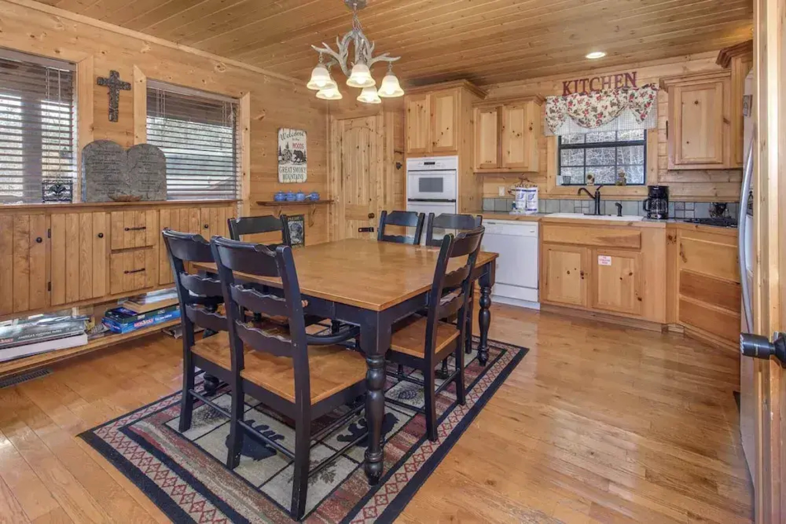 Woodland Wonder w/ Hot Tub and Pool Table!