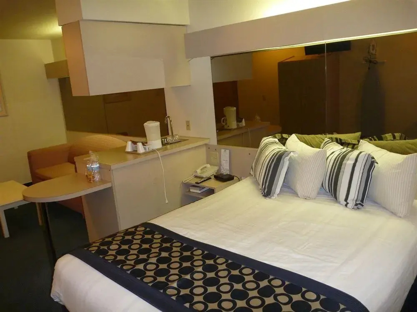 Rodeway Inn & Suites