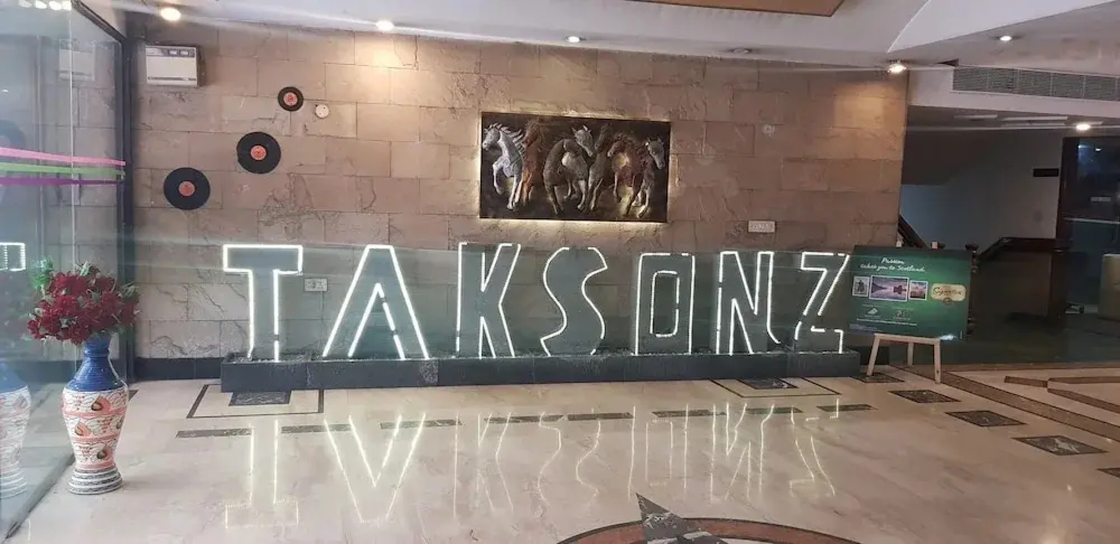 OYO Townhouse 651 Hotel Taksonz