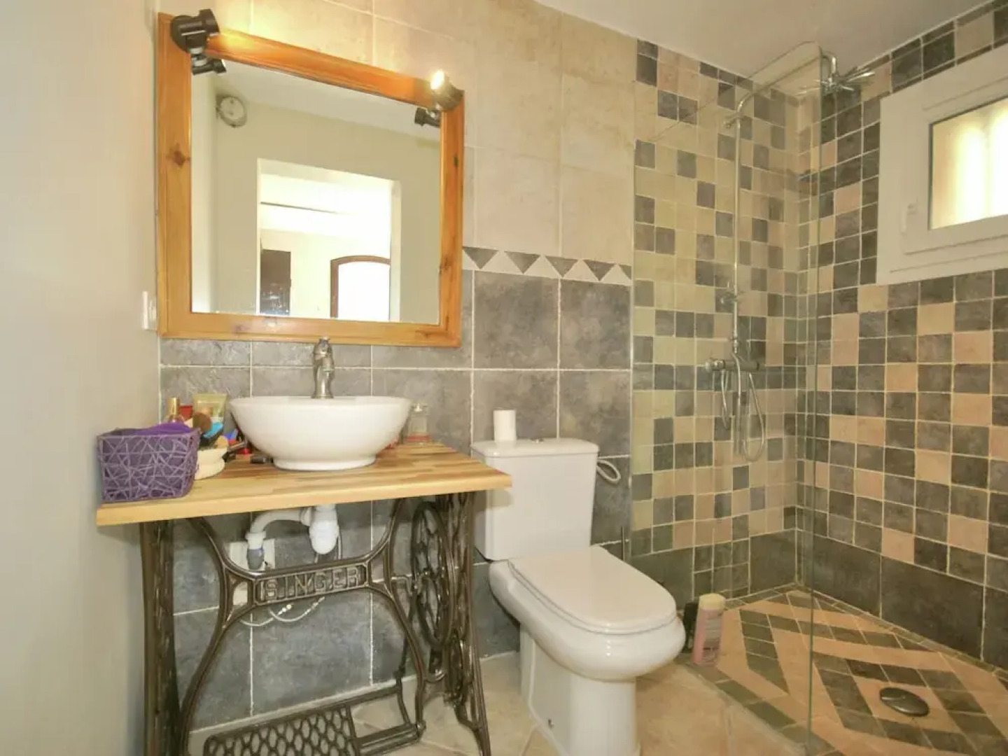 A hidden paradise in the beautiful surroundings of Saint-Remy-de-Provence!